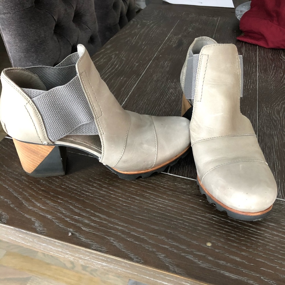 Sorel addington cutout bootie 10